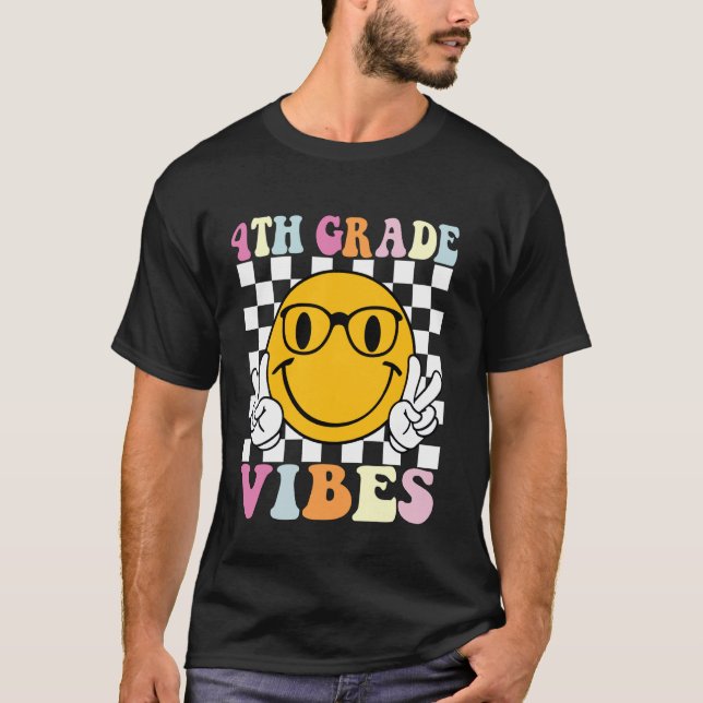 Groovy 4:e Klass Vibes Smile Ansikte Back to schoo T Shirt (Framsida)