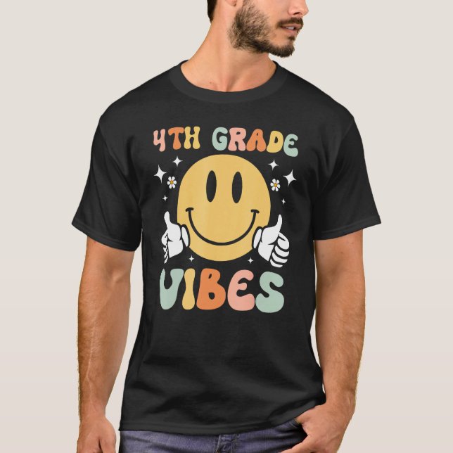 Groovy 4th Grade Vibes Face Retro Teachers Back To T Shirt (Framsida)