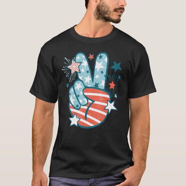 Groovy 4th Of July Peace Hand Sign USA Flag Freedo T Shirt (Framsida)