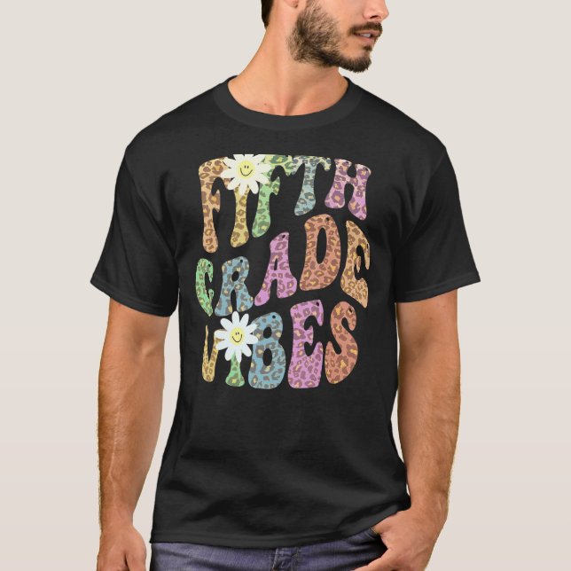 Groovy 5:e KLASS VIBES School Lärare FIFTH Grader T Shirt (Framsida)