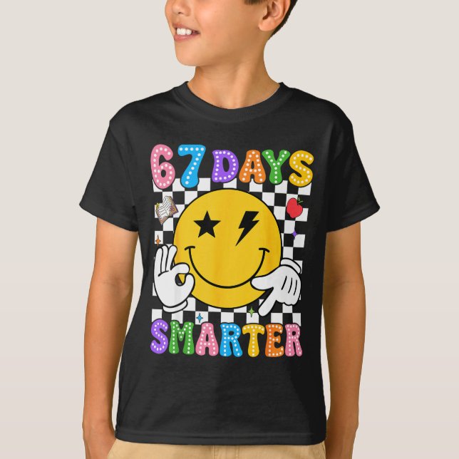 Groovy 67th Day Of School Shirt 67 Days Smarter Te T Shirt (Framsida)