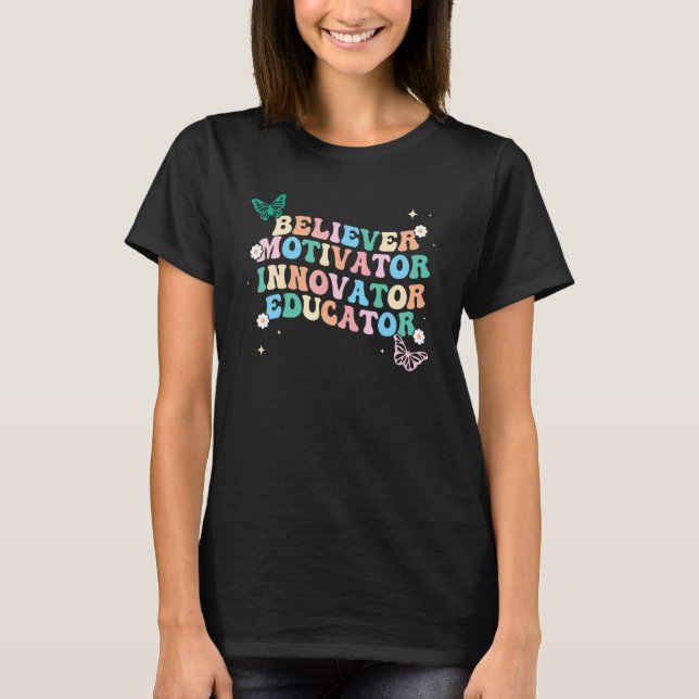 Groovy Believer Motivator Innovator Educator Retro T Shirt (Framsida)