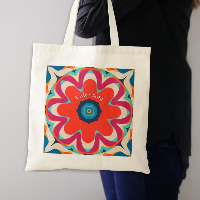 Groovy Boho Flower Colorful Personlig Tygkasse (A groovy tote bag with vibrant abstract red flower design on both sides, personalized with a name)