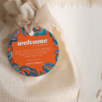 Groovy Boho Retro Orange Vågig Monogram Bröllop Gåvor Etiketter