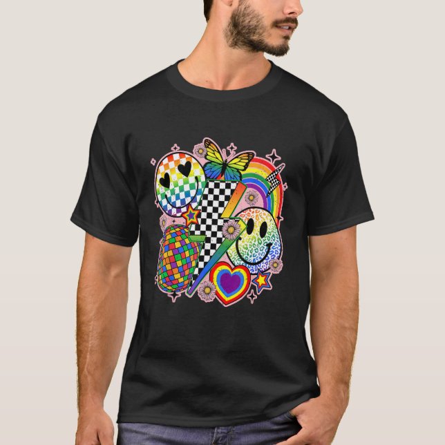Groovy Disco Smile Face LGBTQ Pride Rainbow Flag V T Shirt (Framsida)