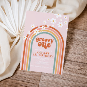Groovy En boho daisy regnbåge första födelsedag Inbjudningar