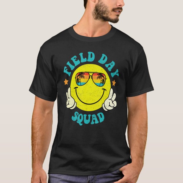 Groovy Field Day Squad Smile Face Retro Sunset Sun T Shirt (Framsida)