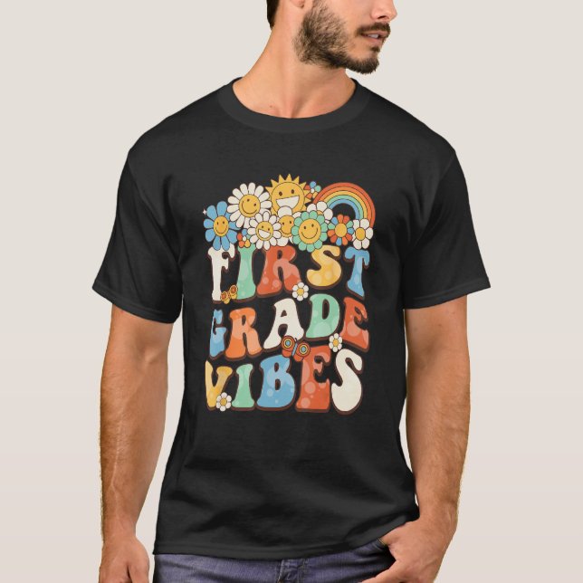 Groovy First Klass Vibes Retro Teacher Första dage T Shirt (Framsida)