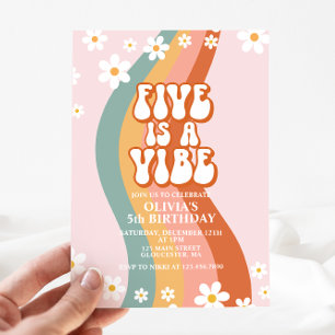 Groovy Five är en Vibe daisy-regnbåge 5 år I Inbjudningar