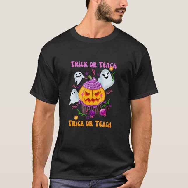 Groovy Halloween Trick eller Teach Boo Ghost Pre-K T Shirt (Framsida)