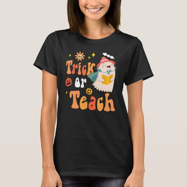 Groovy Halloween Trick eller Teach Retro Blommigt  T Shirt (Framsida)