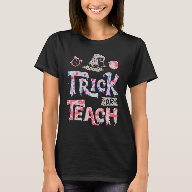 Groovy Halloween Trick eller Teach Retro Blommigt  T Shirt (Framsida)