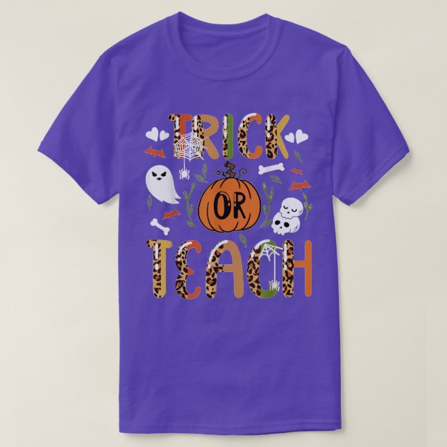 Groovy Halloween Trick eller Teach Thanksgiving T Shirt (Design framsida)