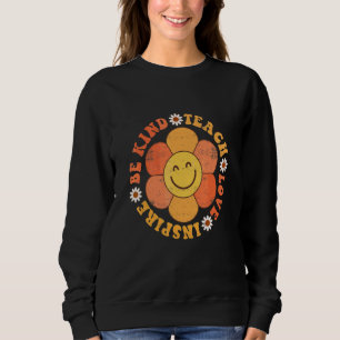 Groovy Hippilärare Var Snäll Lär Kärlek Inspirera T Shirt