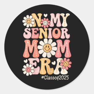 Groovy i min Senior Mom-era Cl Of 2025 Senior Mom Runt Klistermärke