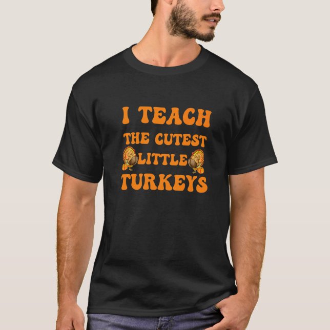 Groovy I Teach The Cutest Little Turkeys School Th T Shirt (Framsida)