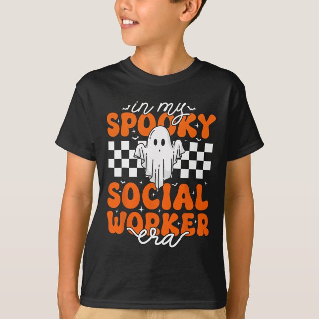 Groovy in my Spooky Social Worker Era Cute Ghost H T Shirt (Framsida)