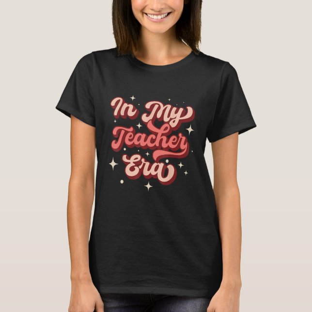 Groovy In My Teacher Era Test Day  Testing Teacher T Shirt (Framsida)