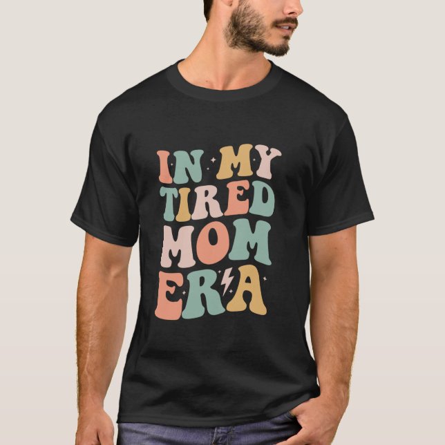 Groovy in My Tired Mamma Era Mamma Funny Retro Gif T Shirt (Framsida)