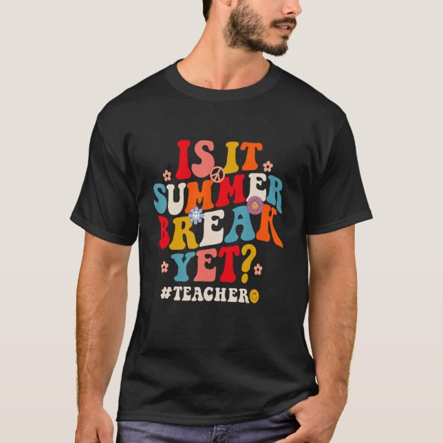 Groovy Is It Summer Break Yet Teachers Last Day Of T Shirt (Framsida)