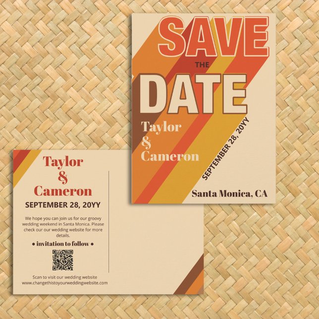 Groovy Long Shadow Typografi Orange Brun Bröllop Vykort (Unique postcard save the date with 70s typography and groovy browns, red, and orange colors)