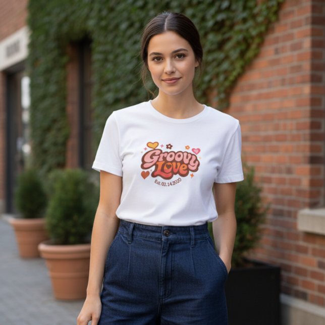 Groovy Love Personalized Valentine’s Gift Retro T- T Shirt (Skapare uppladdad)