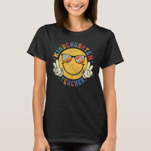 Groovy Lycklig Ansikte Smile Kindergarten Lärare t Shirt