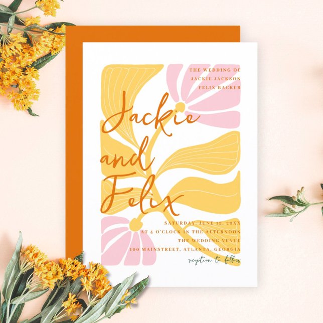 Groovy modern daisy blommigt gult och rosa bröllop inbjudningar (Boho Chic Retro Colorful Floral Wedding Invitation)