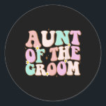 Groovy Moster vid Möhippan Groom Runt Klistermärke<br><div class="desc">Groovy Moster i Groom Möhippa Auntie of the Groom</div>