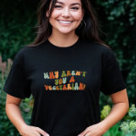 Groovy och Retro Varför är du inte vegetarian? T Shirt<br><div class="desc">Groovy,  varför är du inte en vegetarisk t-shirt? Den här utformningen vänder på den fråga som så ofta ställs om vegetarianer och veganer. Med tanke på hälso- och miljöfördelarna borde den verkliga frågan vara varför de inte följer en växtbaserad kost.</div>
