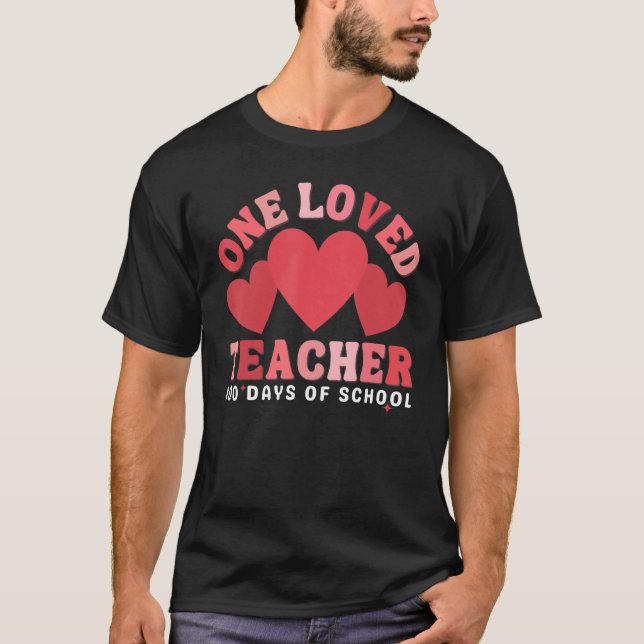 Groovy One Loved Teacher 100 Days of School Valent T Shirt (Framsida)
