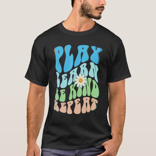 Groovy PLAY LEARN BE TYN REPEAT Select Retro Kind T Shirt (Framsida)