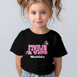 Groovy rainbow 5 är en vibe 60:s rosa för daisy t shirt