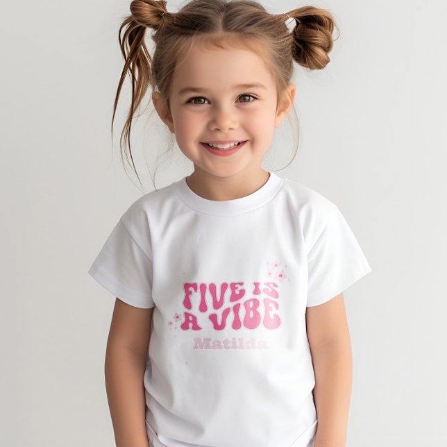 Groovy rainbow 5 är en vibe 60:s rosa för daisy t shirt (Skapare uppladdad)