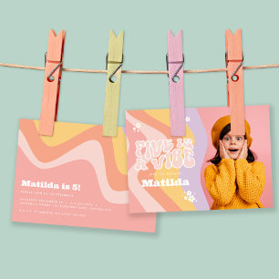 Groovy regnbåge fem är ett foto av daisyn 60 inbjudningar