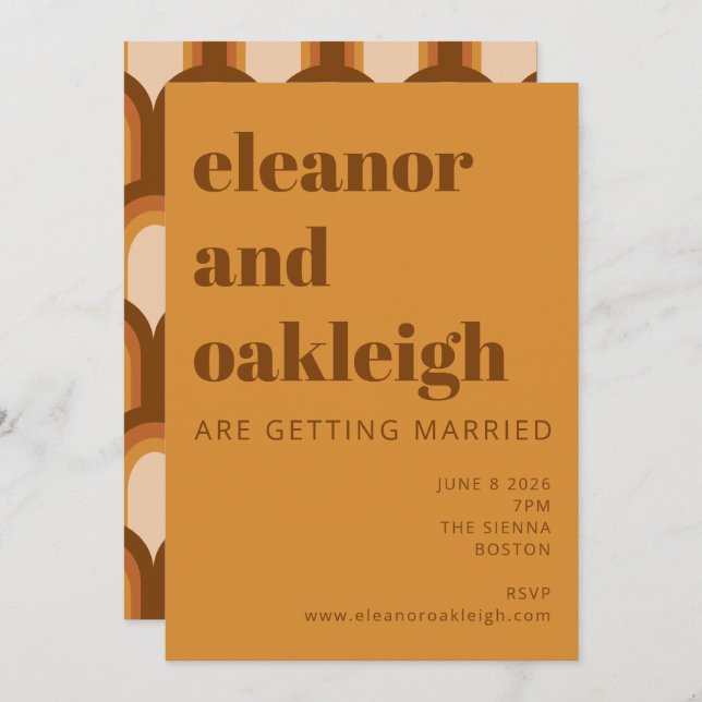 Groovy Retro 70s Design Bold Brown Gult Bröllop Inbjudningar (Fram/baksida)