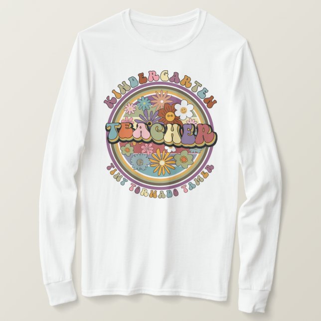 Groovy Retro Blommigt Kindergarten Lärare Namn T Shirt (Design framsida)