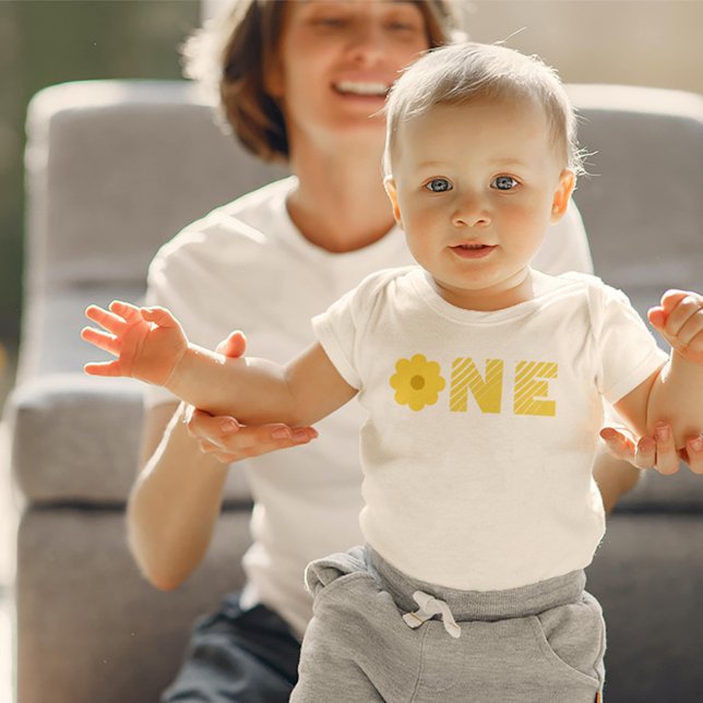 Groovy Retro Floral First Birthday Theme Tee (Skapare uppladdad)