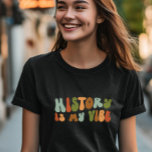 Groovy Retro Historien är min syn, historian T Shirt<br><div class="desc">Groovy "Historien är min vibe" t-shirt. Det är en fantastisk gåva till historiker och historiker.</div>