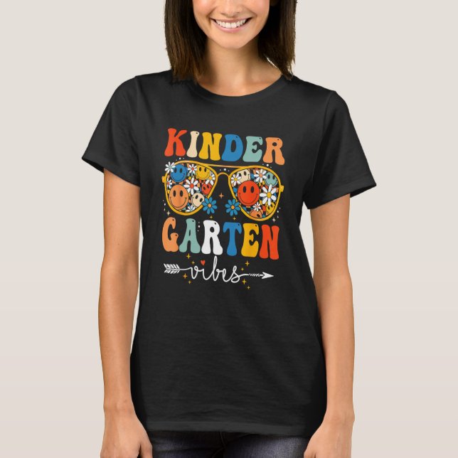 Groovy Retro Kindergarten Vibes First Day Back To  T Shirt (Framsida)