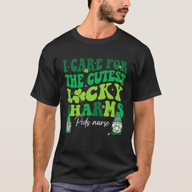 Groovy Retro Peds Nurse St Patrick s Day Pediatric T Shirt (Framsida)