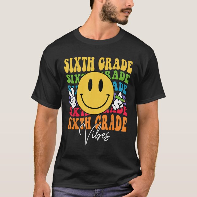 Groovy Retro Sixth Grade Vibes Face Teachers Back  T Shirt (Framsida)