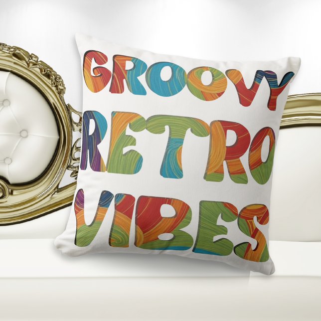 Groovy Retro Vibes Reversible Hippie Multifärgad Kudde (A colorful throw pillow with 'Groovy retro vibes' caption in large, multicolored, patterned letters)