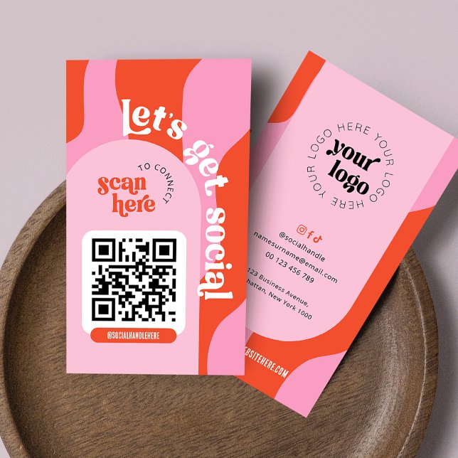 Groovy Rosa & Red Trendig Social Media QR-kod Visitkort (Trendy retro QR code business cards - great to promote your social media or website)