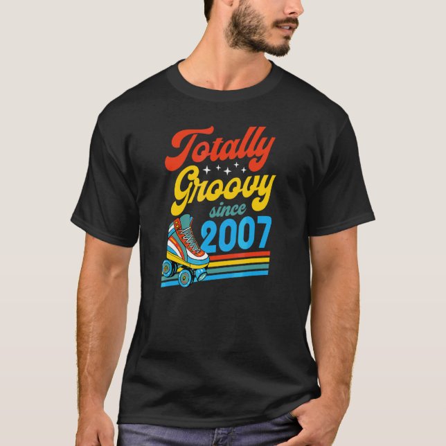 Groovy sedan 2007 Retro Roller Skate Birth T Shirt (Framsida)