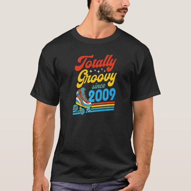Groovy sedan 2009 Retro Roller Skate Birth T Shirt (Framsida)