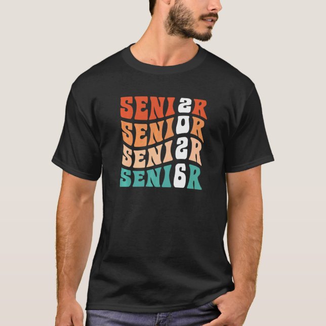 Groovy Senior 2026 Studenten My Last First Day Se T Shirt (Framsida)