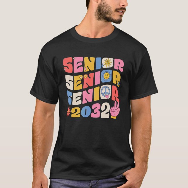Groovy Senior 2032 Graduation Back To School Class T Shirt (Framsida)