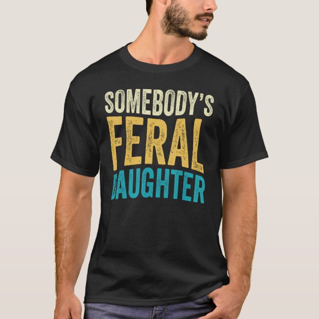 Groovy Somebody s Feral Daughter Teen Girls  Sayin T Shirt (Framsida)
