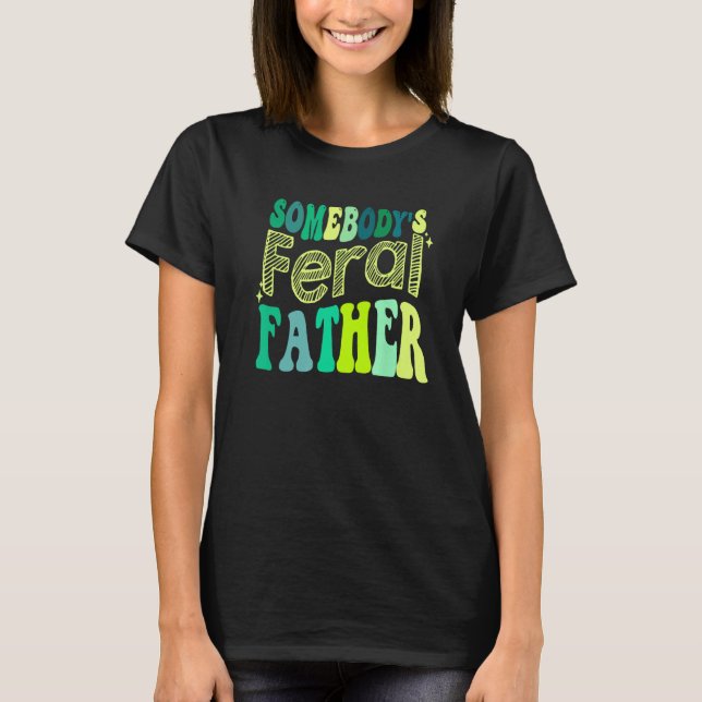Groovy Somebody s Feral Father Retro Father s Day  T Shirt (Framsida)